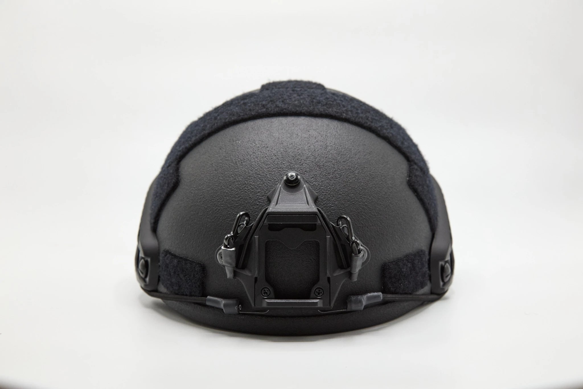 Unitac NV-1 Schutzhelm – Seitenansicht mit montierten Schienen und modernem Profil.